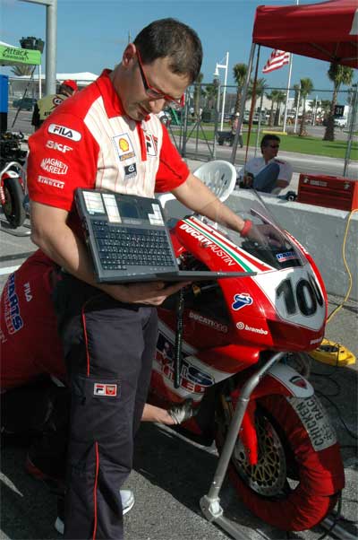 neil'sbikeatthedaytonatest.jpg (38760 bytes)